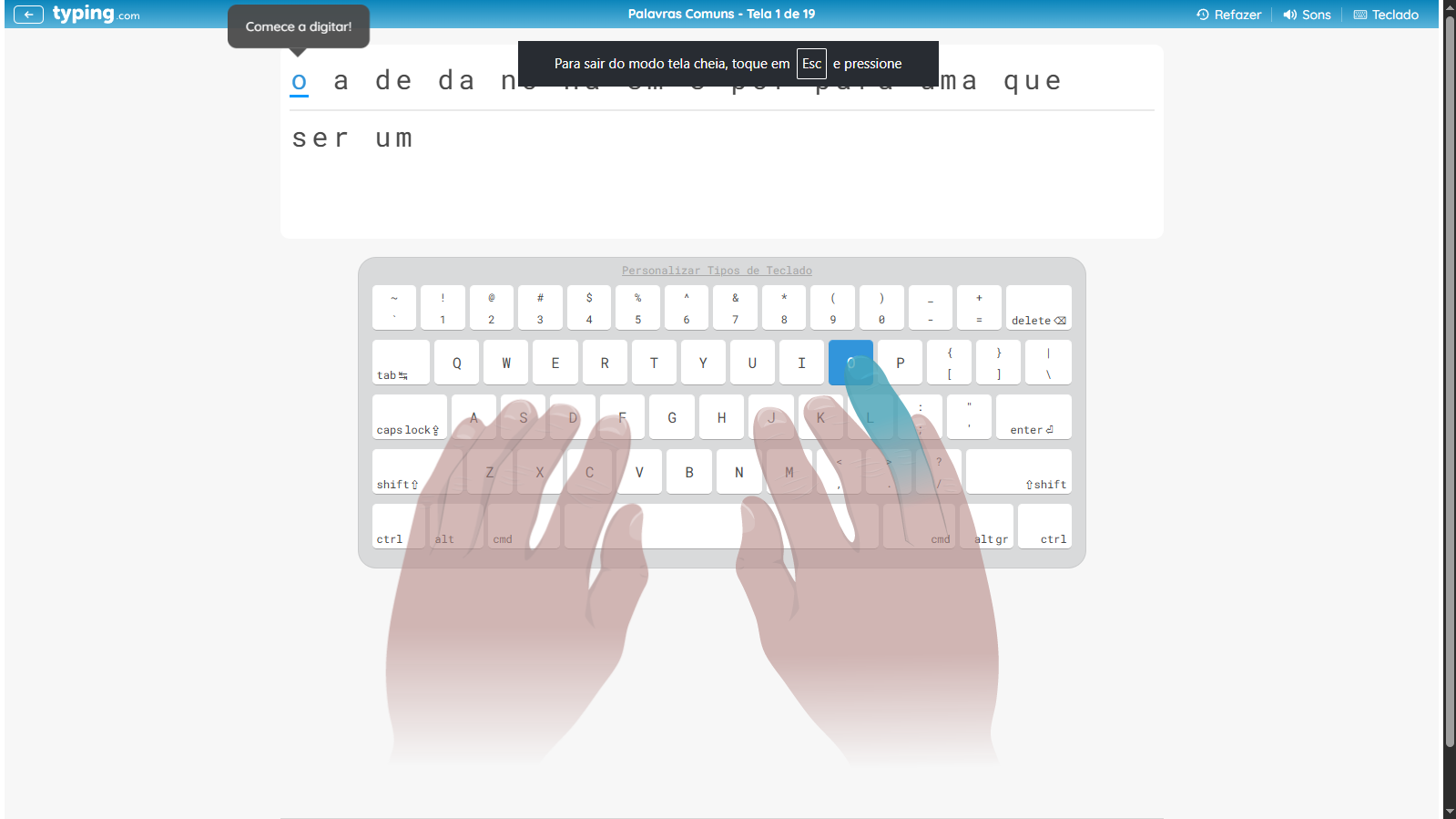Captura de tela da plataforma Typing.com mostrando um teclado virtual colorido e a tela prática de exercícios de digitação.