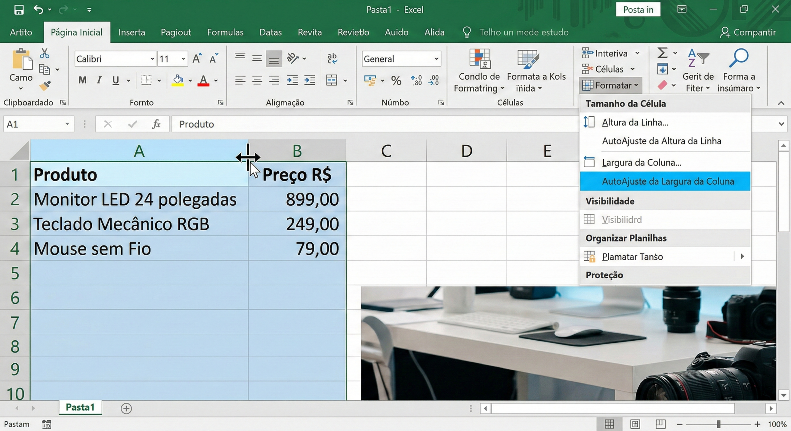 Detalhe da interface do Excel mostrando o cursor do mouse na divisória da coluna e o menu Formatar com a opção AutoAjuste da Largura da Coluna destacada.